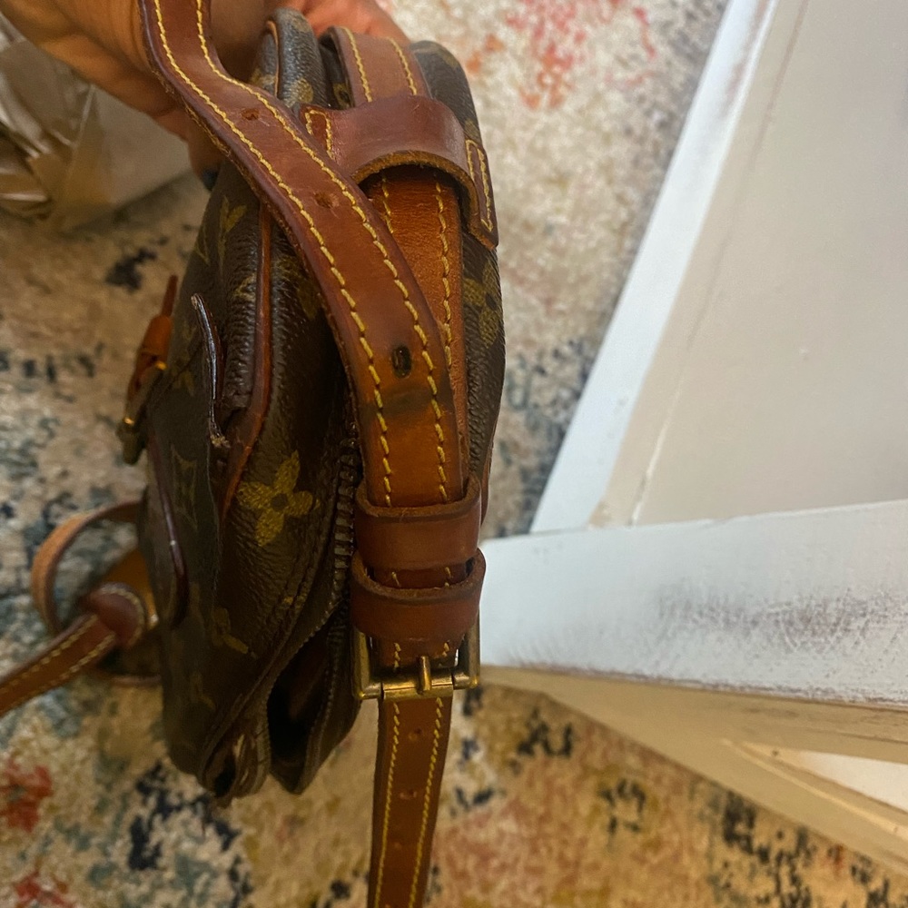 Crossbody - Picture 6 of 9